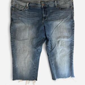 torrid Light Blue Washed Cropped Frayed Hem Jeans